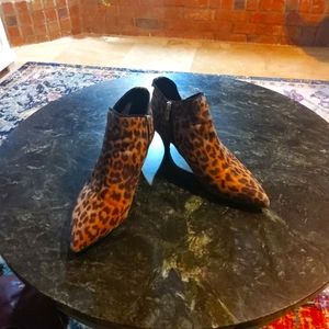 Leopard print suede booties with kitten heel